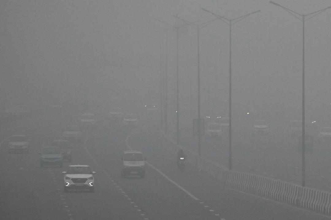 Air quality 'very poor' in Delhi; minimum temperature at 8.2 degrees Celsius