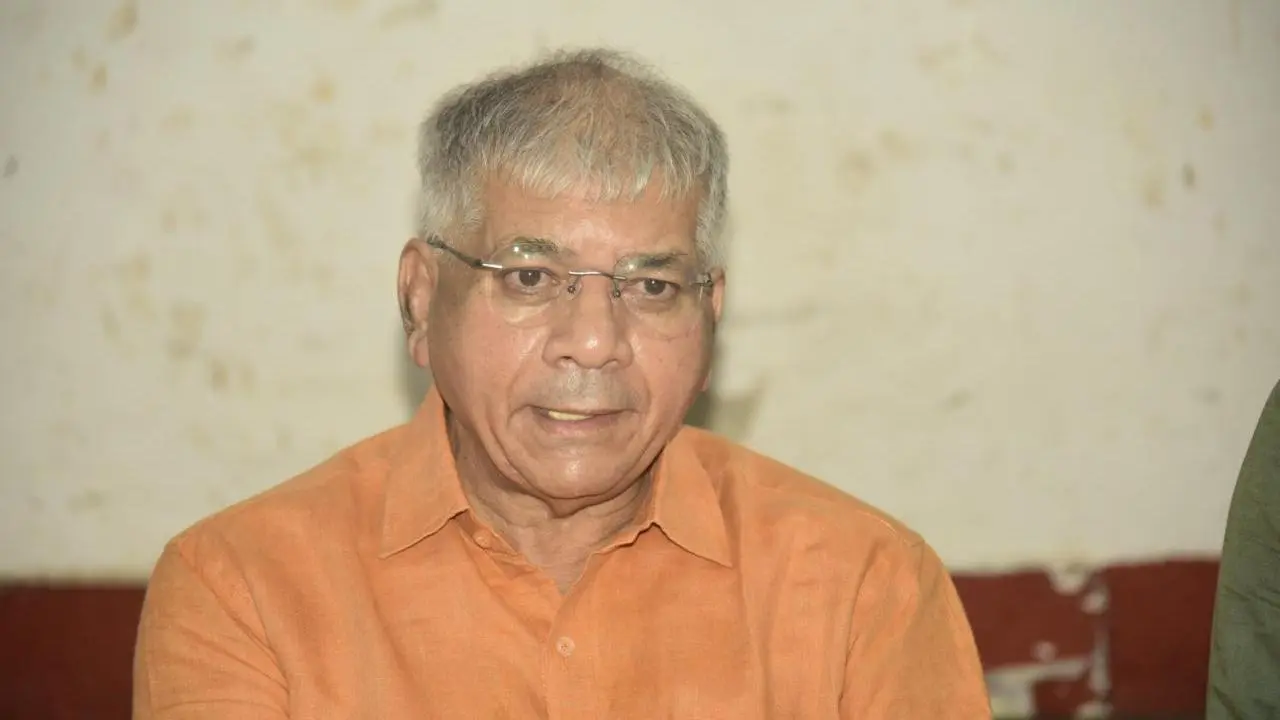 Prakash Ambedkar-led VBA to launch signature campaign against EVMs tomorrow