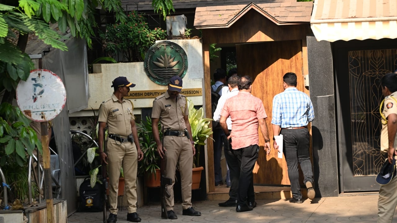 Meanwhile, the ISKCON (International Society for Krishna Consciousness) held protest 'kirtans' at its Albert Road centre in Kolkata on Thursday and Friday, demanding the release of jailed Hindu spiritual leader Chinmoy Krishna Das