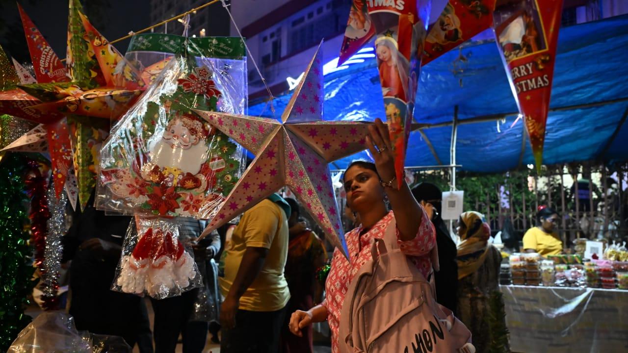 IN PHOTOS: Ahead of Christmas, Mumbaikars shop for decorations around Mahim