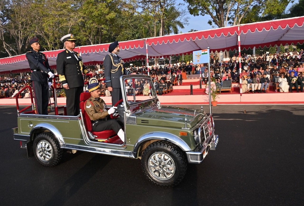 Each year on the eve of the Indian Navy Day, a Beating Retreat ceremony is organised at the Gateway of India in Mumbai