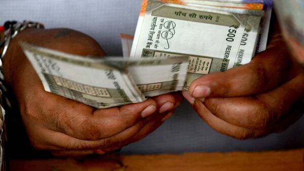 Rupee strengthens 8 paise to 84.78 against the US dollar in early trade