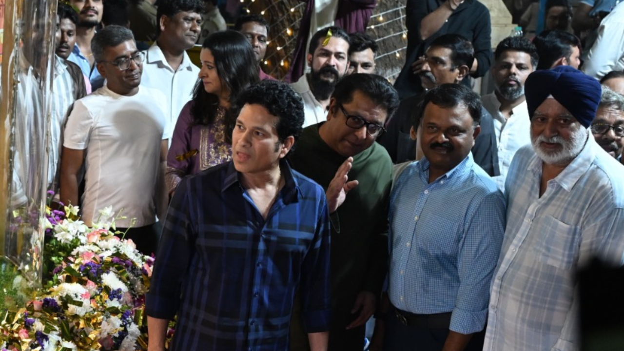 With the presence of Tendulkar, former Team India cricketers Pravin Amre and Balwainder Singh Sandhu also showed up for the inauguration of the memorial