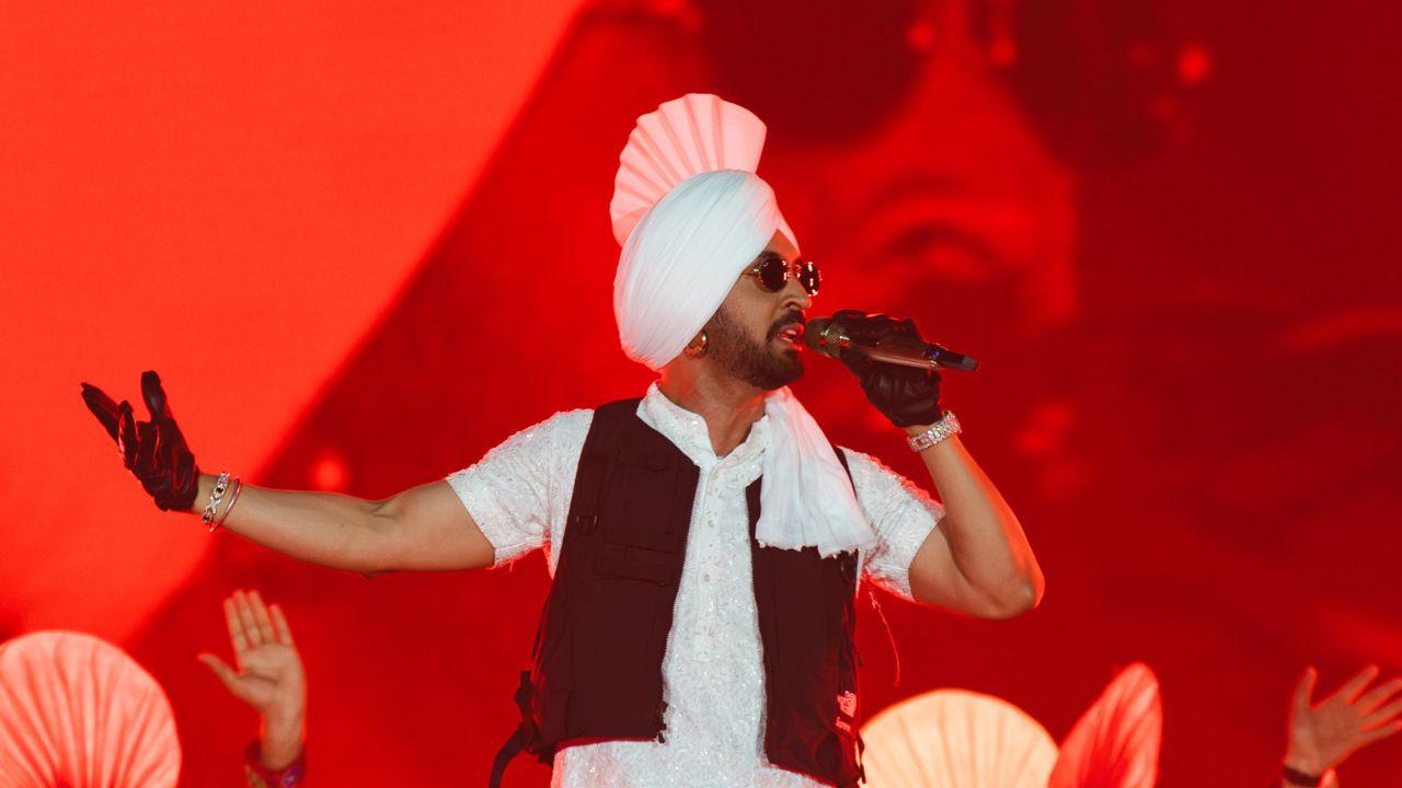 Diljit Dosanjh live in Mumbai; Stage is set and the city is ready to groove