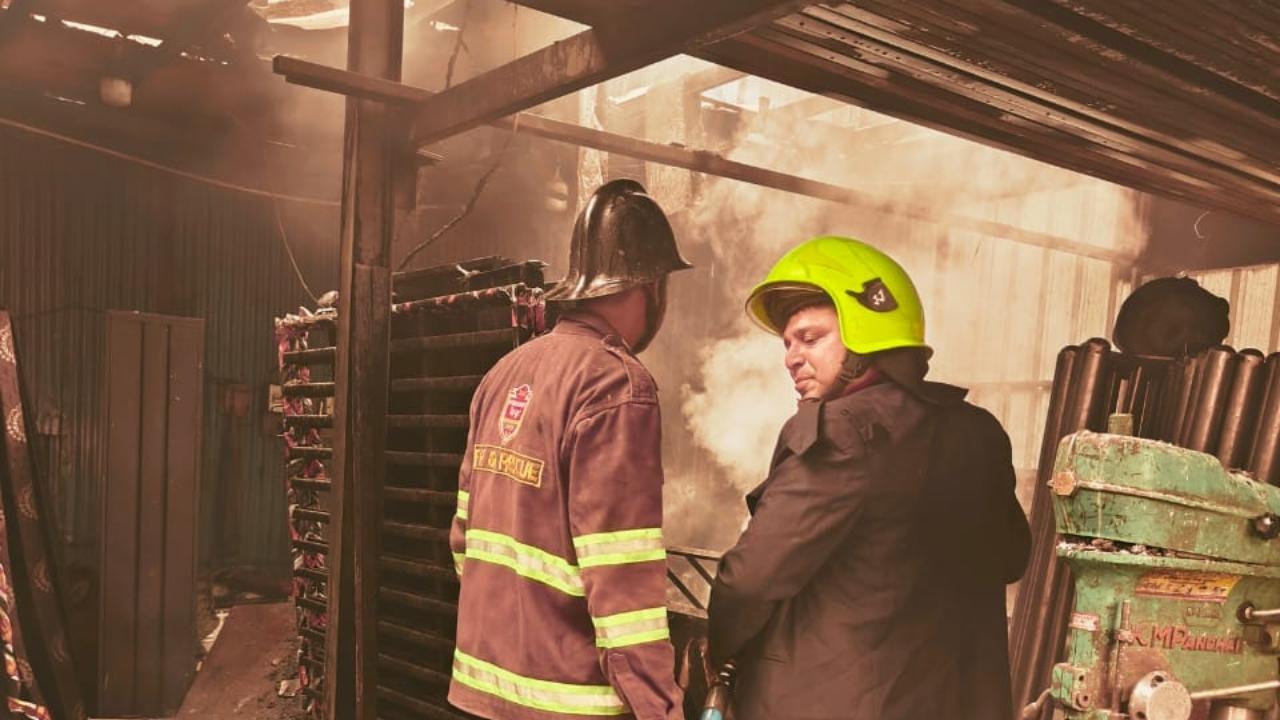 Fire breaks out at furniture godown in Thane