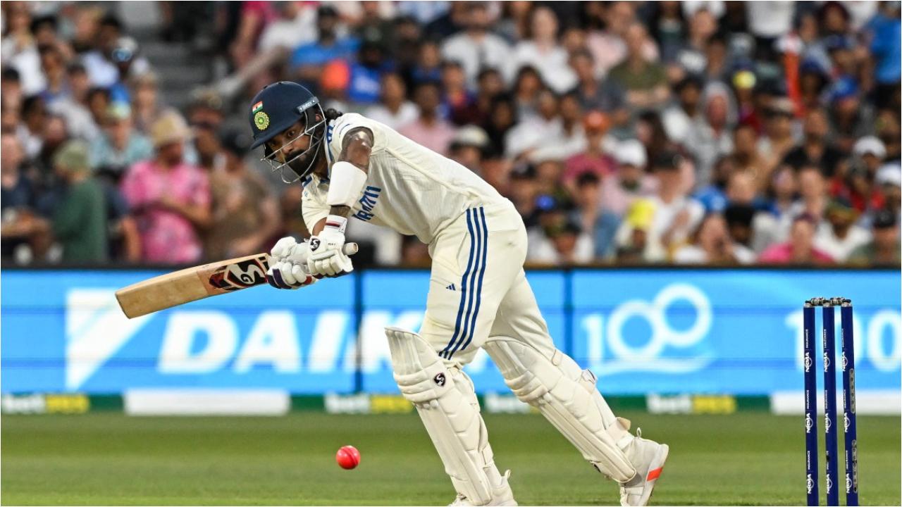 Play resumes after rain interruption in Brisbane