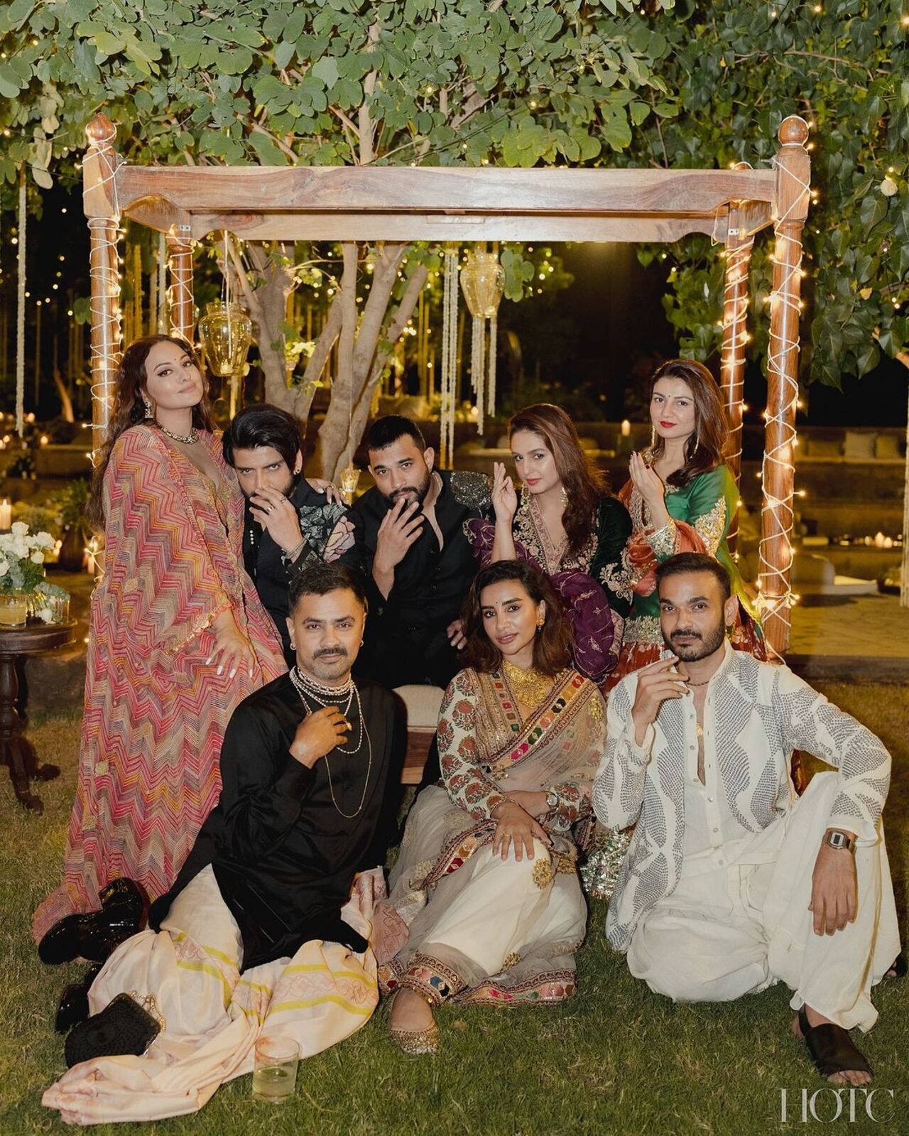 Sonakshi, Zaheer, Huma Qureshi, Patralekhaa and others strike a pose at the wedding venue