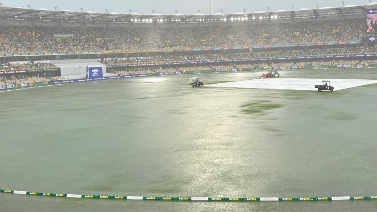 Tea: No play possible as rain persists at the Gabba