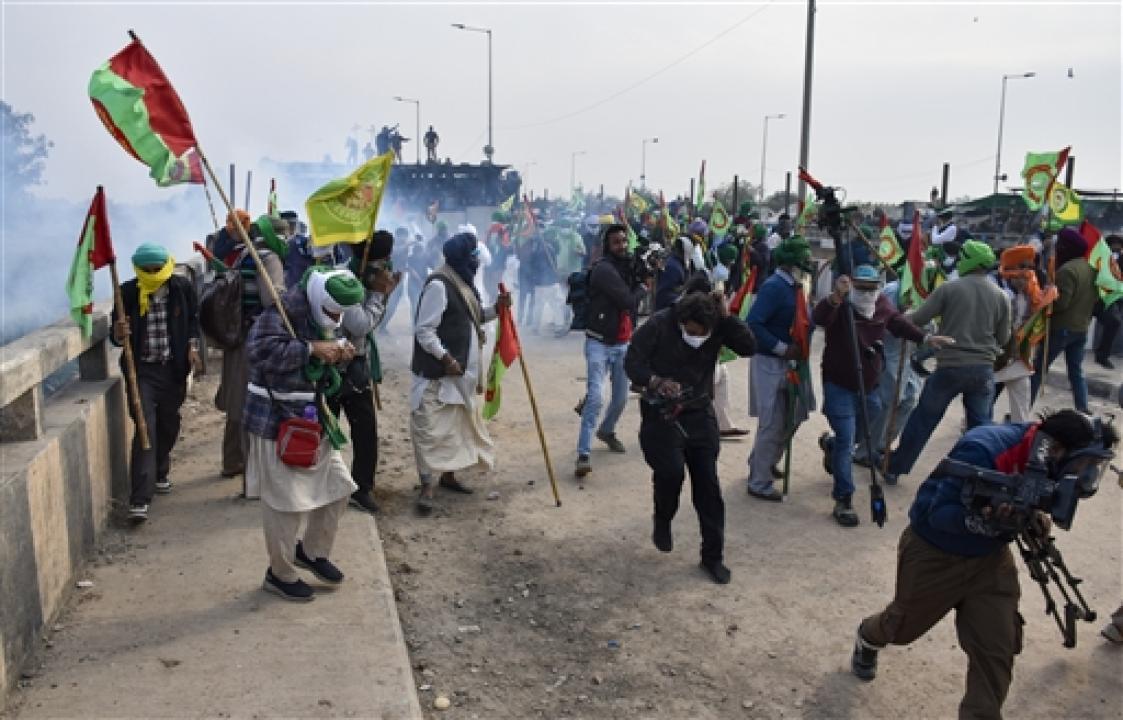 Haryana Police uses teargas to halt farmers' march at Shambu border