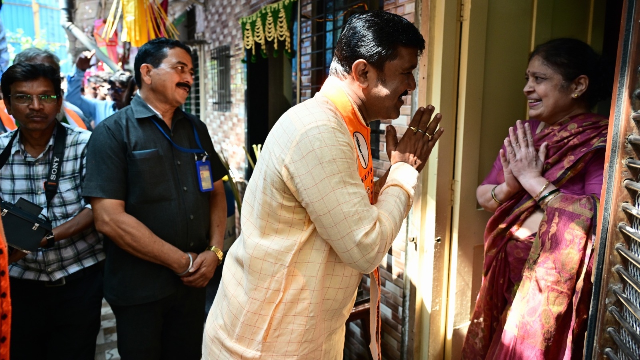 IN PHOTOS Shiv Sena (UBT) candidate Manoj Jamsutkar campaigns in