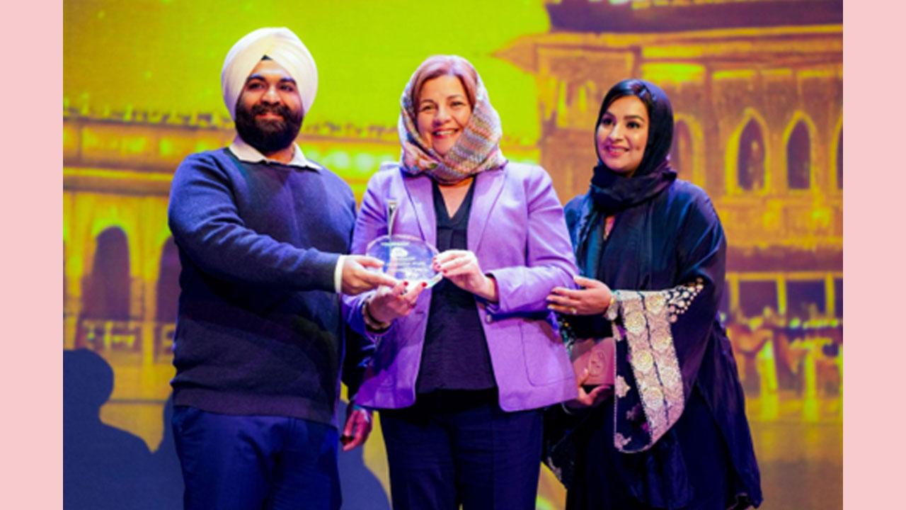 First Woman Speaker of the New York City Council Christine Quinn Honored by Harjinder Singh Kukreja and Harkirat Kaur Kukreja at Guru Nanak’s 555th Gurpurab Celebration