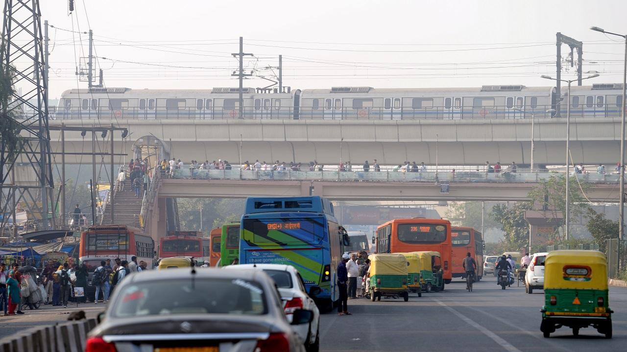 In Photos: Windy morning in Delhi, air quality remains in 'poor' category