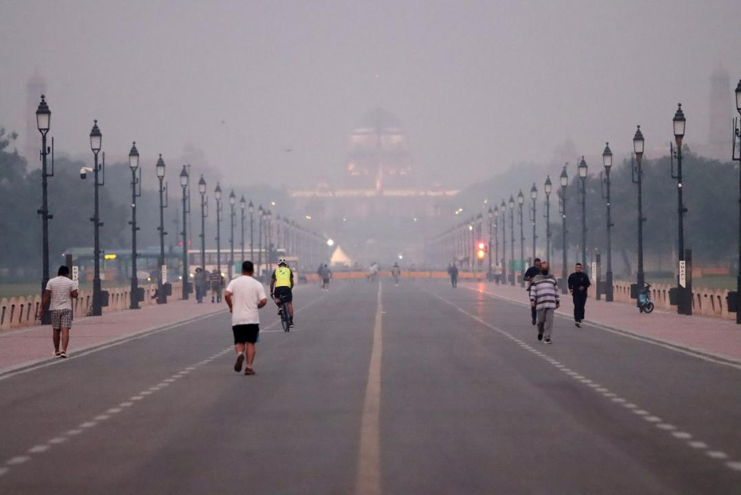 Delhi's air quality stays 'very poor' for 10th consecutive day post-Diwali