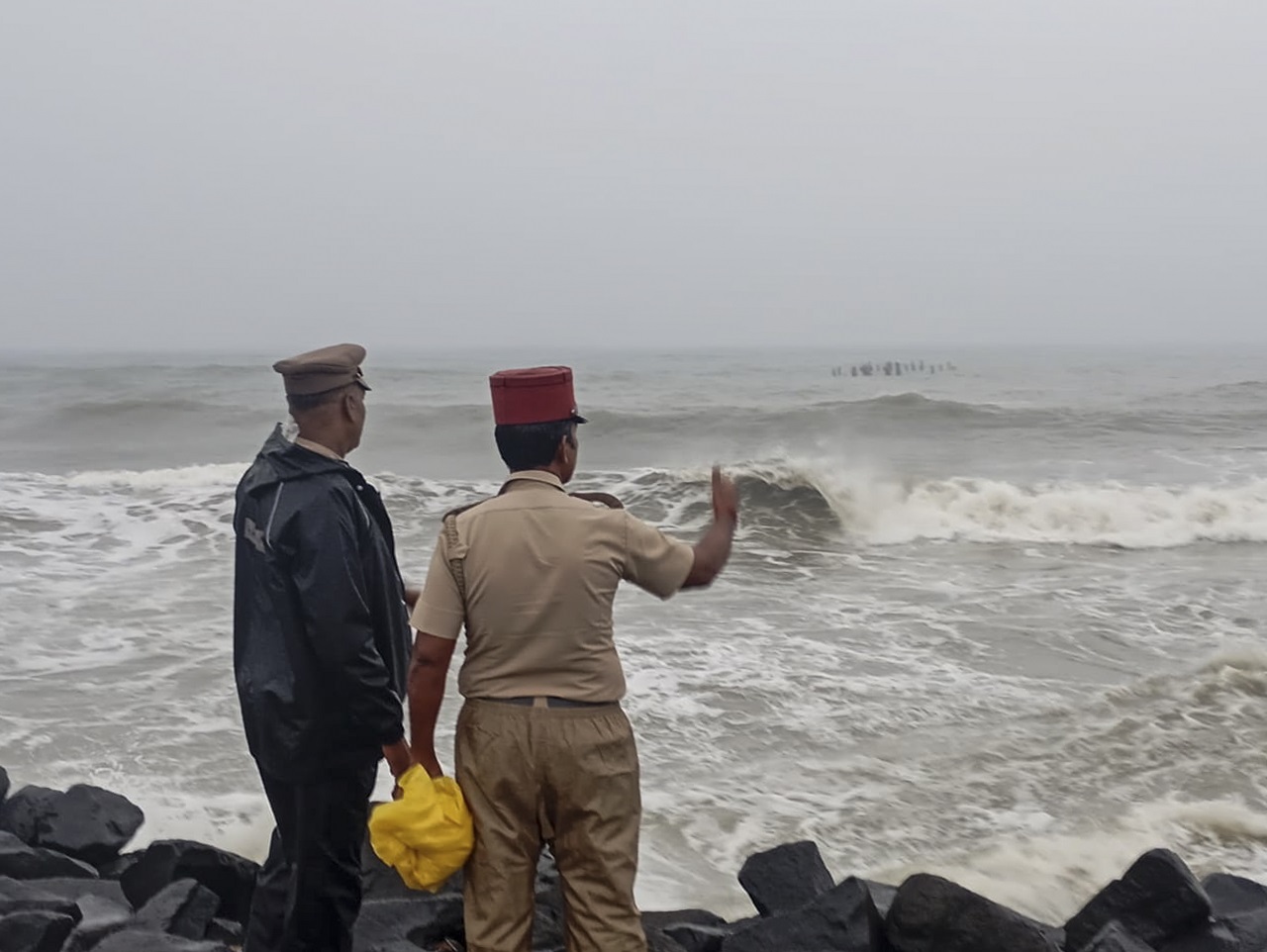 Chennai and its neighbourhoods received sharp showers early Friday and cold conditions prevailed