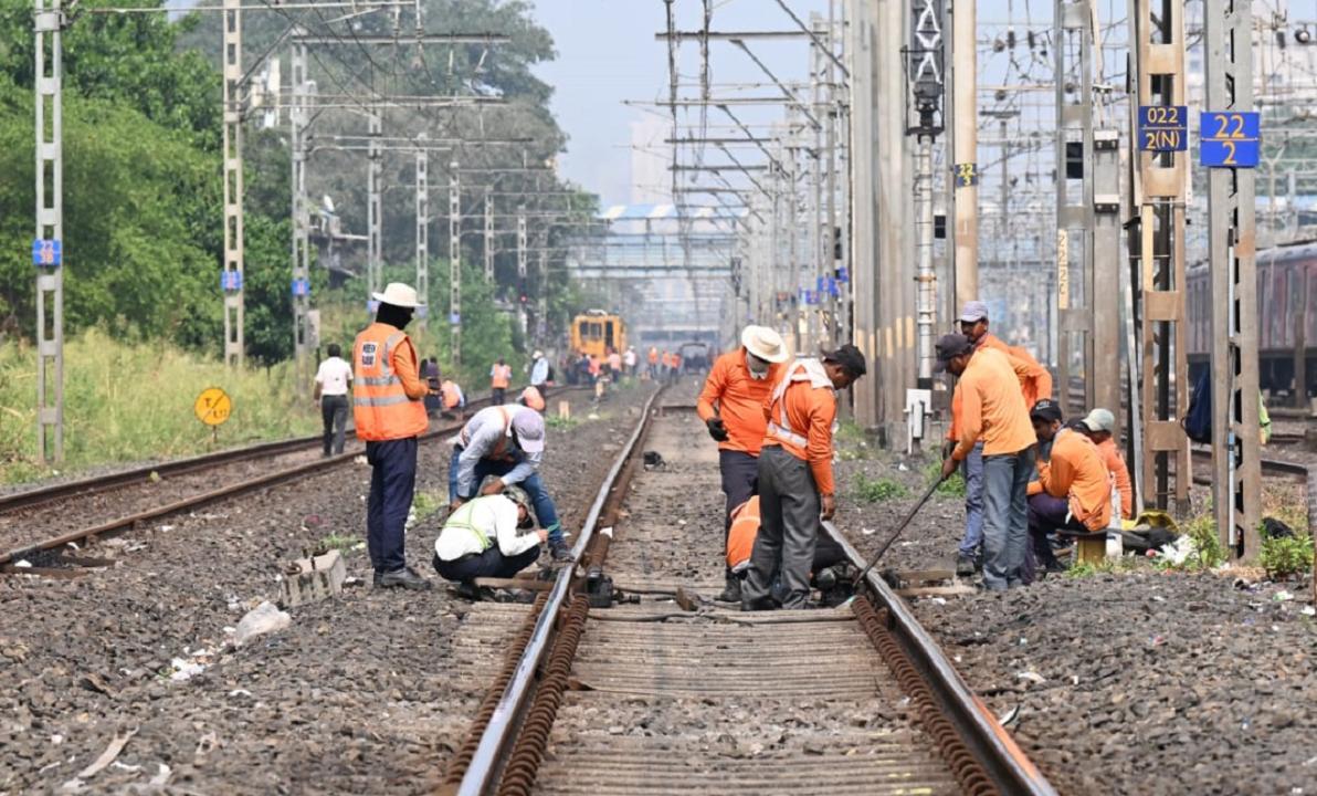 In Photos: Western Railway conducts infrastructure work near Andheri station