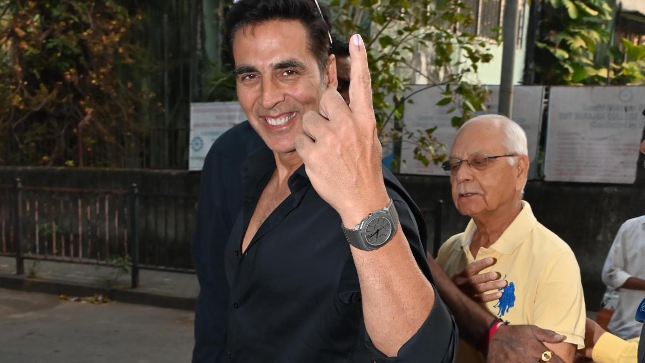 Senior citizen at polling booth complains to Akshay Kumar about public toilet