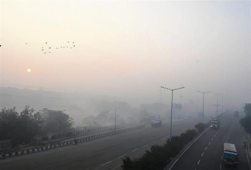 Delhi suffers from low visibility and breathlessness as AQI drops to 361