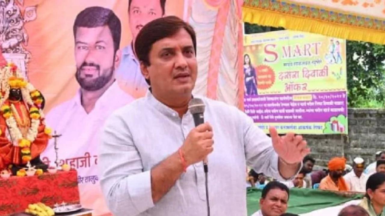 BJP MP warns beneficiaries of 'Ladki Bahin scheme', EC issues notice