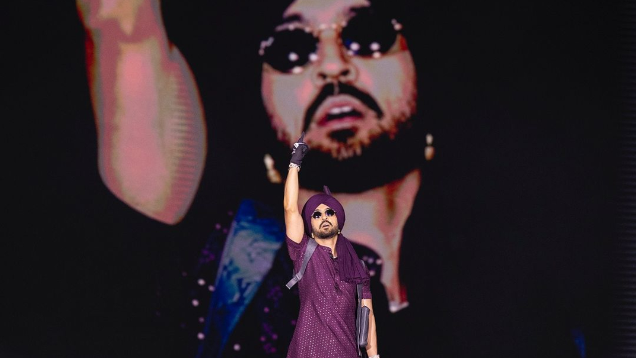 Diljit Dosanjh kicked off the India leg of his Dil-Luminati tour in Delhi on October 26. Since then, he has performed in Jaipur, Hyderabad, Ahmedabad, Lucknow and Pune. One of the special characteristics of his concerts is the interaction he has with his fans, delivering many memorable moments.
SEE PHOTOS