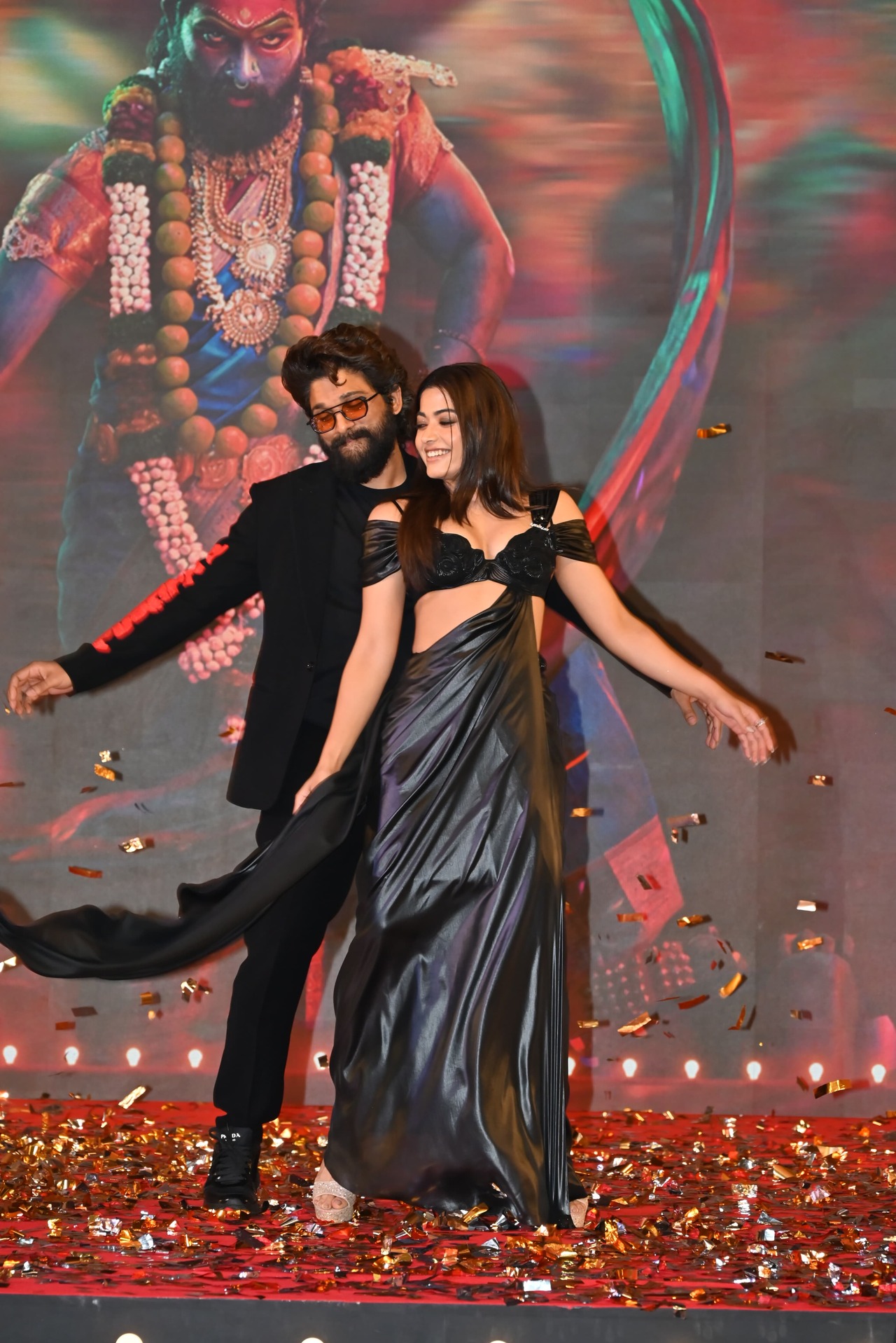 Allu Arjun and Rashmika enthralled the audience with their dance moves as they grooved to Sooseki