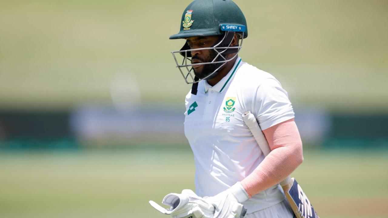 Proteas captain Temba Bavuma fights to free his thumb from helmet: WATCH