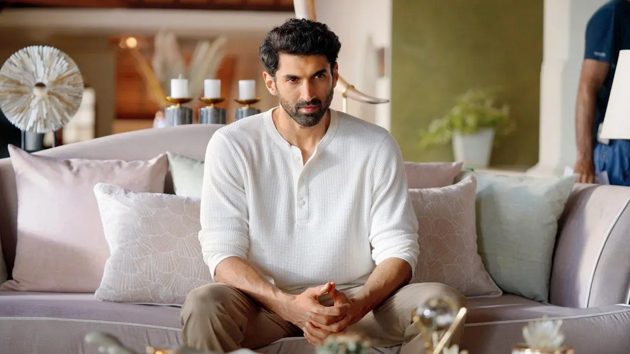 Is Aditya Roy Kapur commitment-phobic? Actor says THIS in his defence