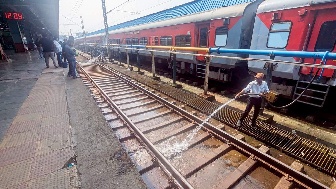 Bandra Terminus stampede: ‘Chasing spl trains wouldn’t be necessary if one could reserve seats’