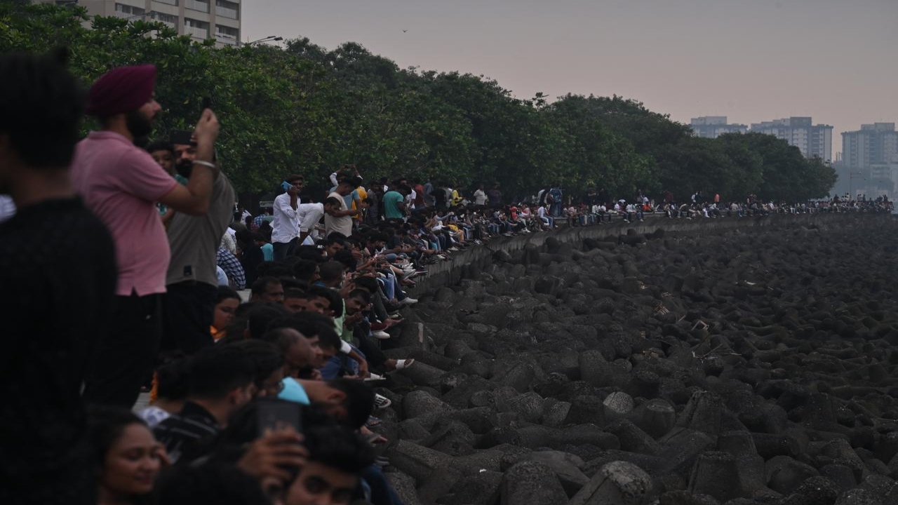 After braving the intense heat and humidity throughout the day, Mumbaikars received some respite in the evening, as some parts of the city witnessed light showers in the evening