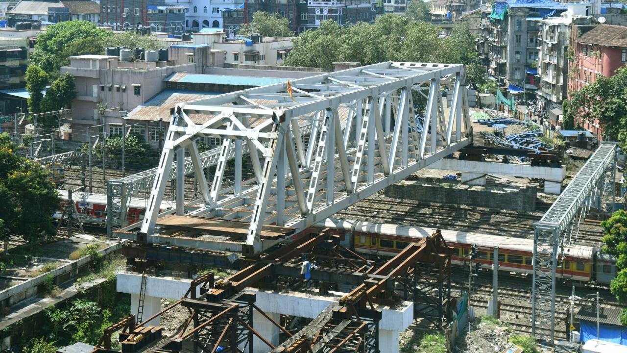 First girder of Carnac bridge installed, check details