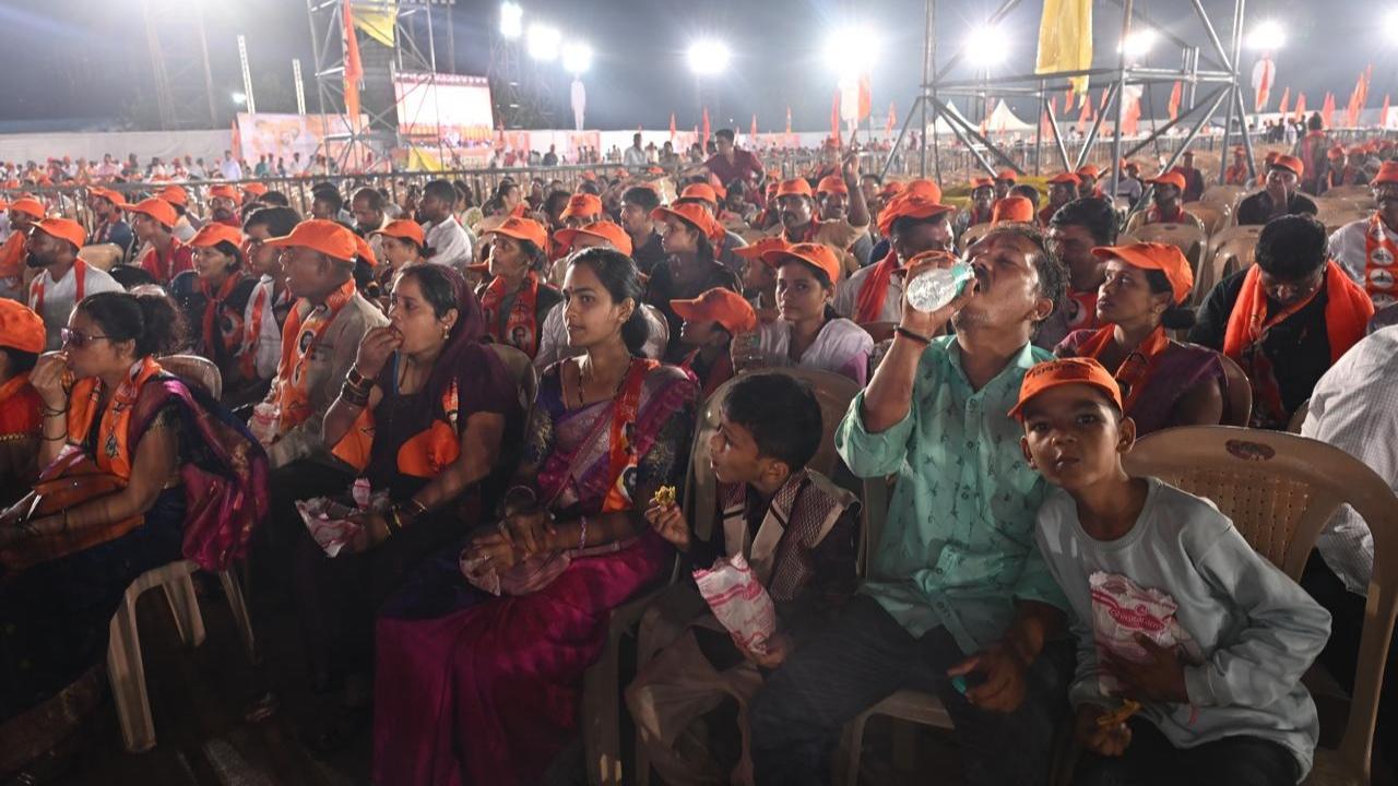 IN PHOTOS: Thousands of party workers reach Shiv Sena factions Dussehra rallies