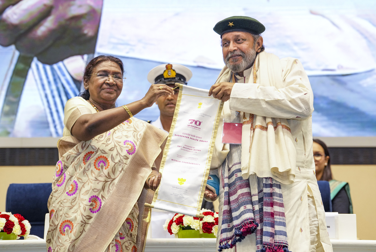 President Droupadi Murmu presented the Dadasaheb Phalke Lifetime Achievement Award to Mithun Chakraborty during the 70th National Film Awards ceremony.