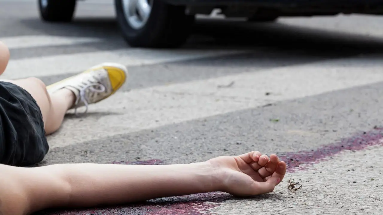 Two men crushed to death by truck in UP's Mainpuri, driver absconding