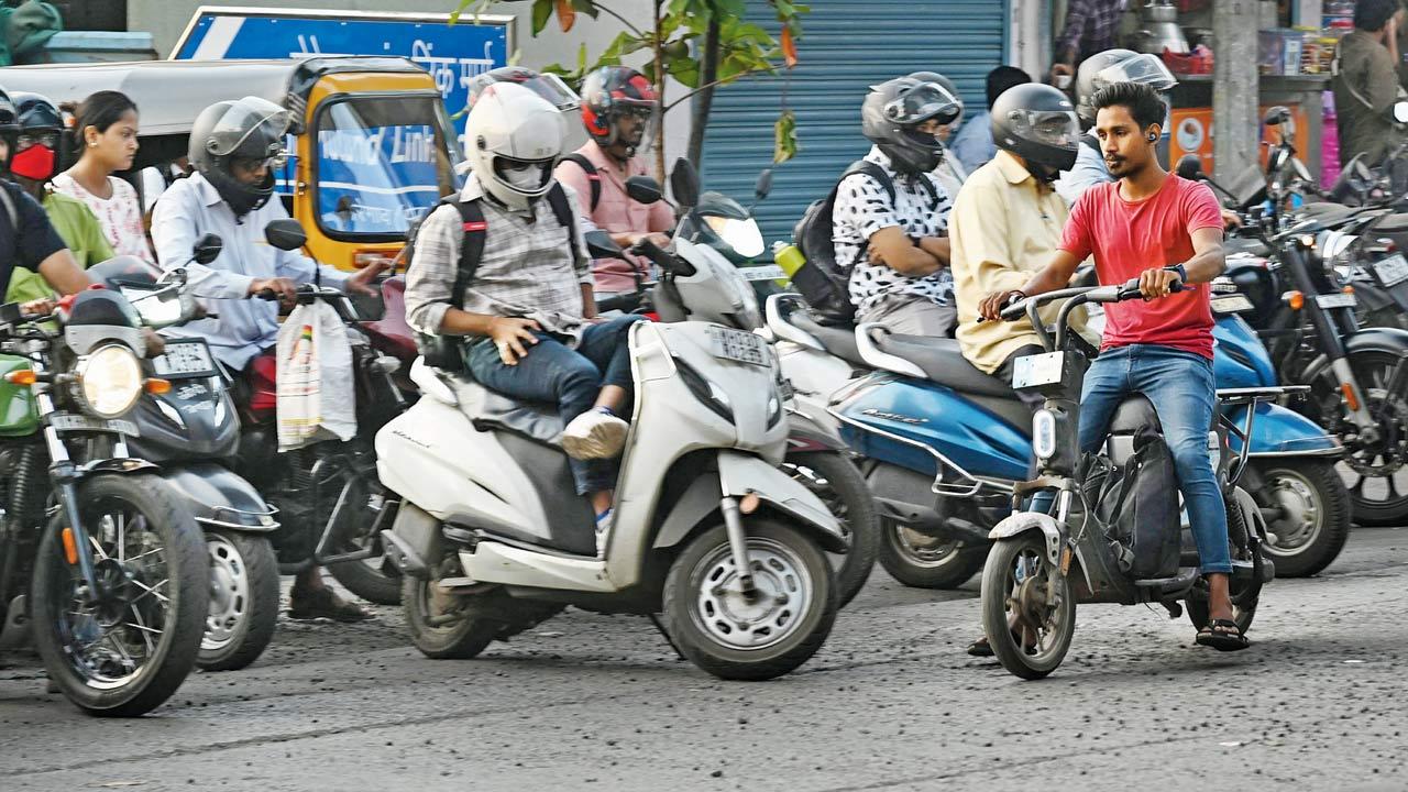 Traffic police want food delivery apps to blacklist errant e-bike delivery men