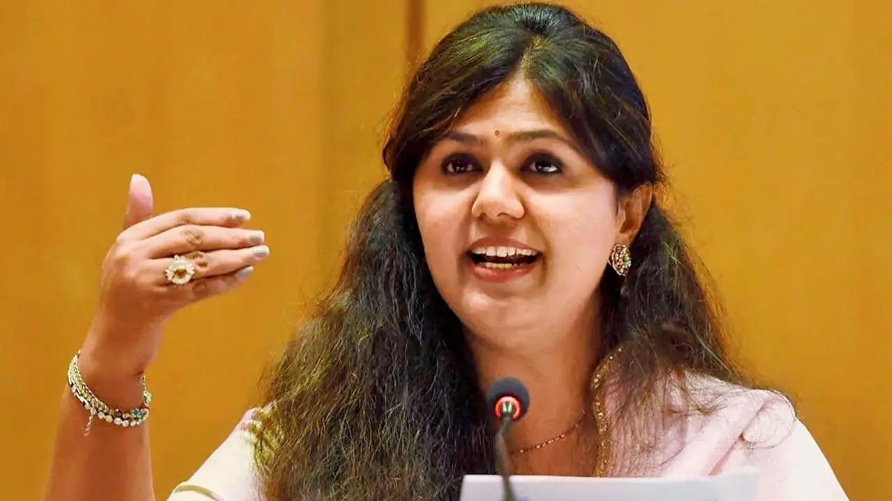 Air pollution in Mumbai: Pankaja Munde chairs meeting to tackle situation