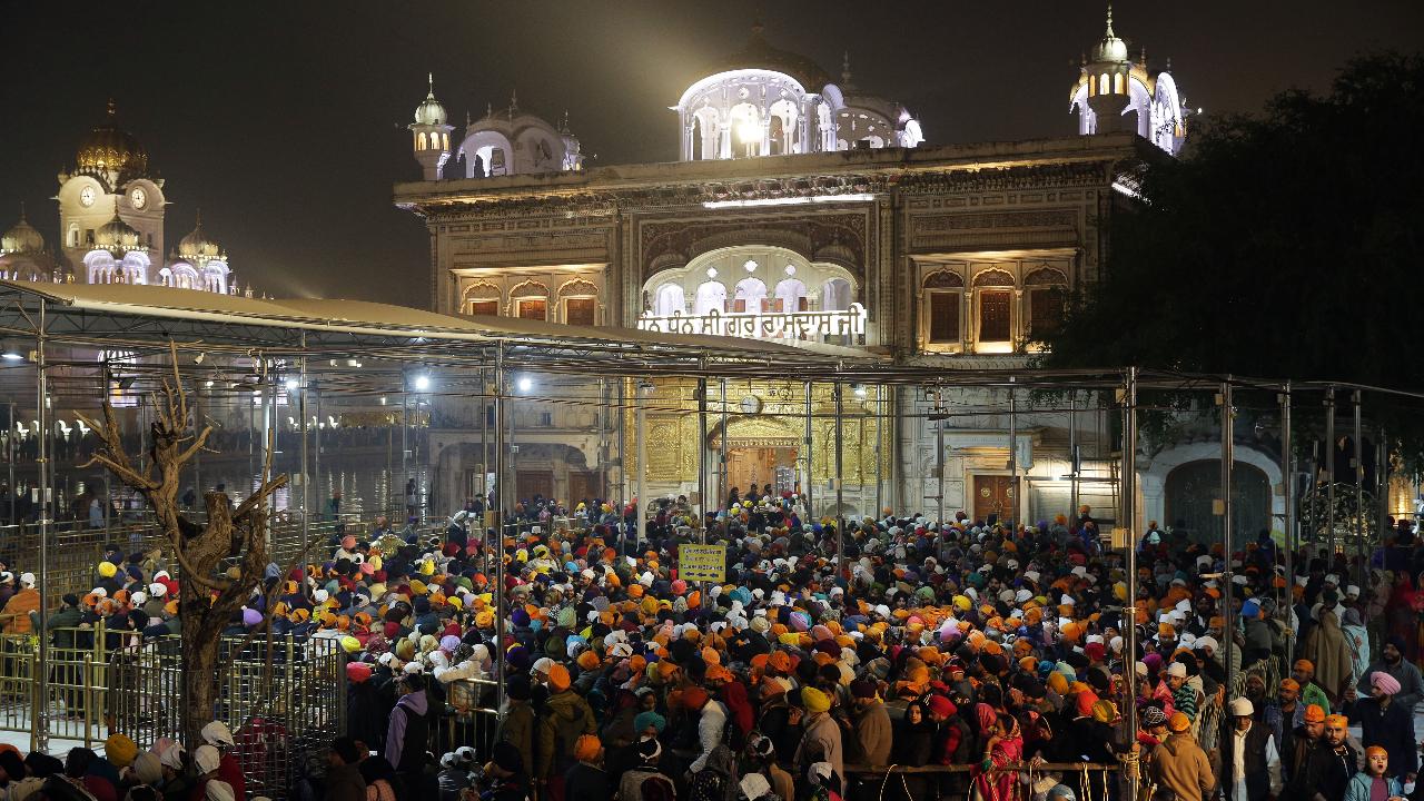 Delhi to Ayodhya, people visit religious sites to seek blessings on New Year