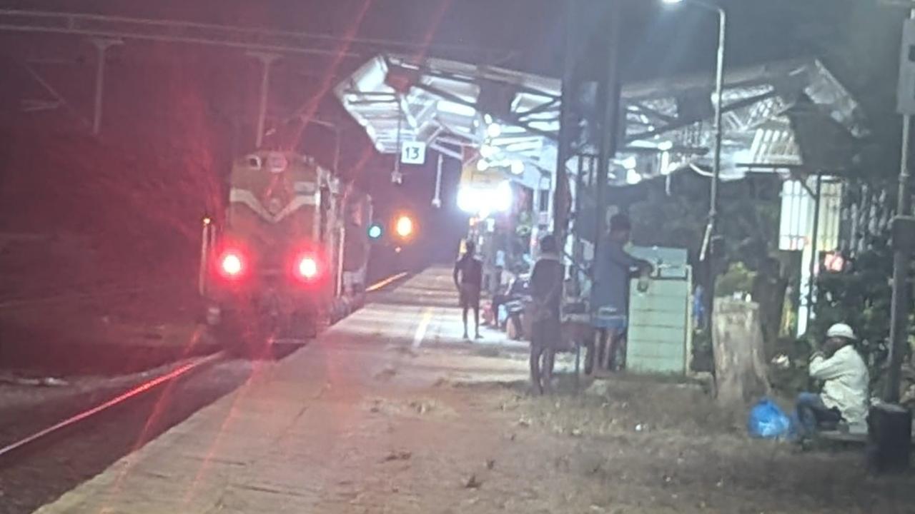 Services on Konkan Railway route hit after overhead wire snag