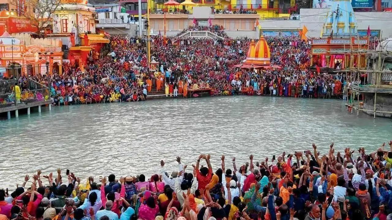 Maha Kumbh: Naga Sadhu bathes with 61 pots of cold water during chilly winter