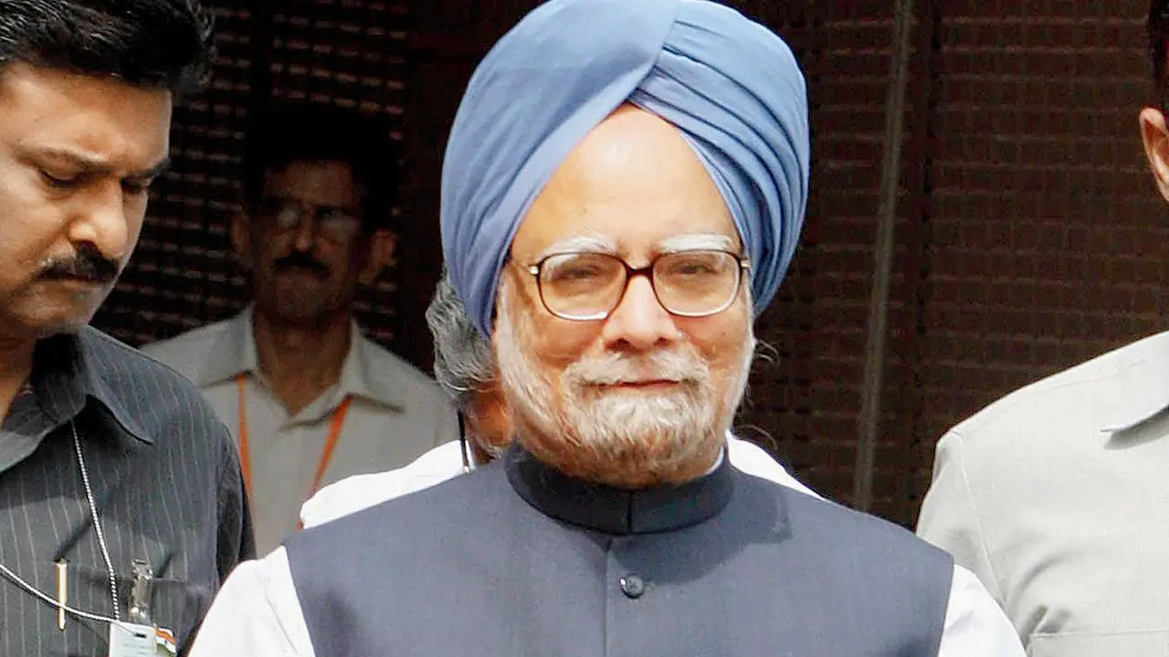 Maharashtra cabinet pays tribute to former Prime Minister Dr. Manmohan Singh